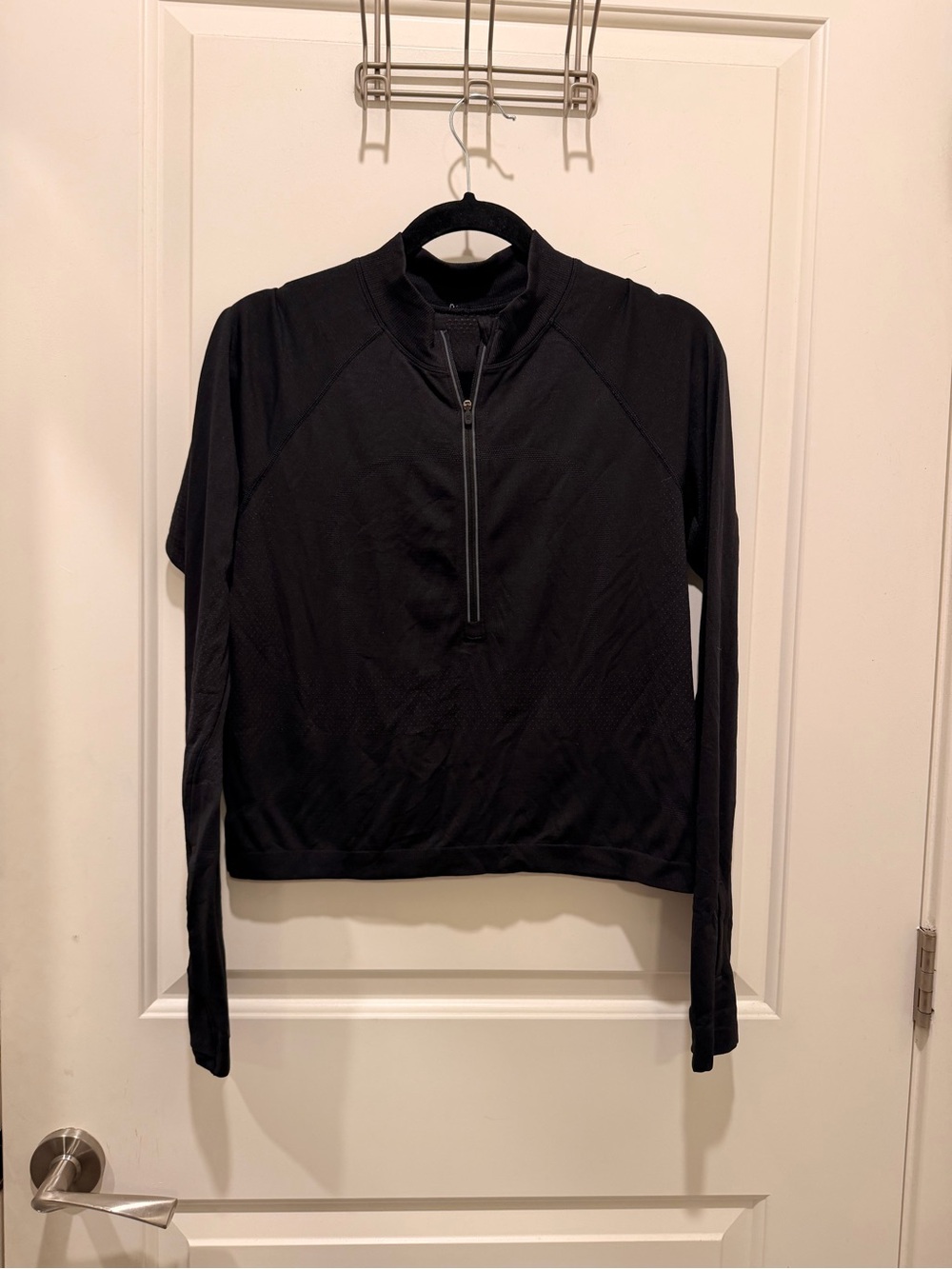 Lululemon Women Size 12 Swiftly Tech Half
Zip 4 Black Long Sleeve
Thumbholes